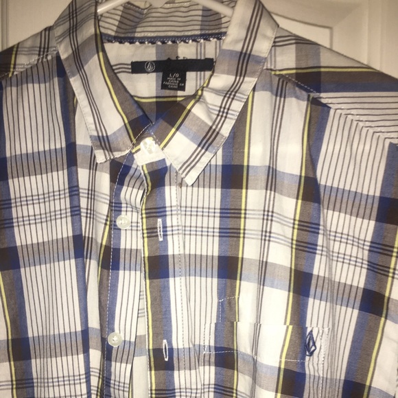 Volcom button down shirt. Size L. Like New - Picture 2 of 5